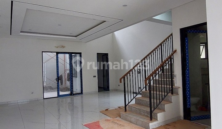 Rumah Baru 3 Lantai di Dharmahusada Indah Dekat Surabaya Pusat 2
