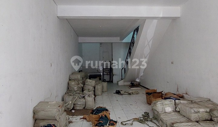 3-Story Live-Ready Shop House, Single Gate, Spacious Parking 2