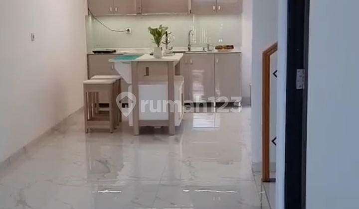 Rumah Baru Semi Furnish Di Klampis, Surabaya Timur 2