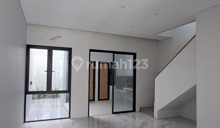 New House in a Quiet Neighborhood in Mulyosari 2