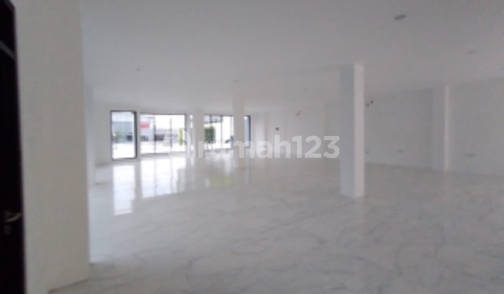 Spacious Shop House for Rent on Raya Kenjeran, Suitable for Offices 2