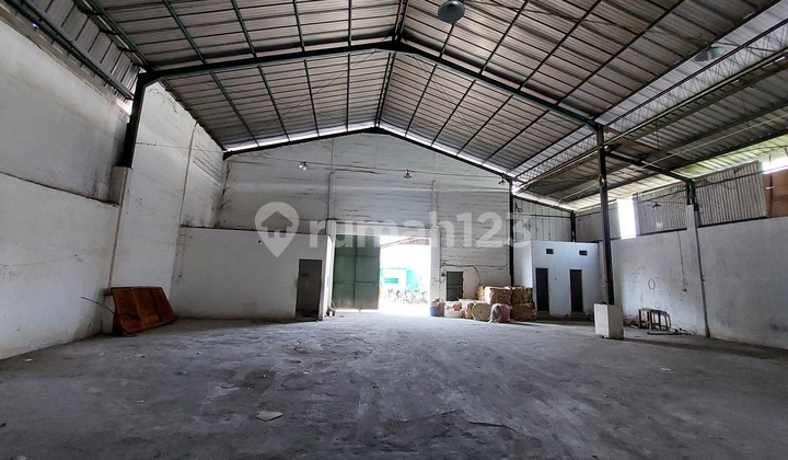 Gudang Siap Pakai di Tropodo, Aman Tidak Banjir