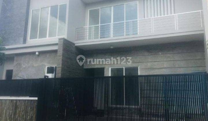 Rumah baru 2lantai siap huni  1