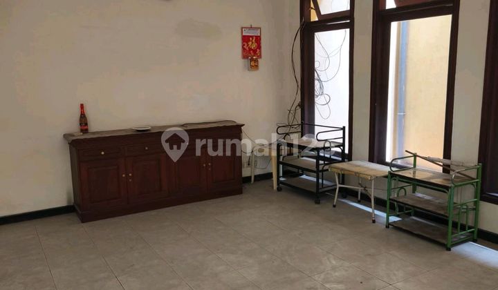 Nice 2-Story House Strategic Location Mulyosari