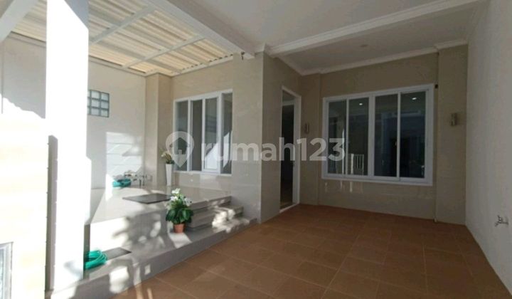 Rumah 2lantai Bagus Dengan Balkon Luas di Pakuwon City Rumah 2lantai Bagus Dengan Balkon Luas di Pakuwon City