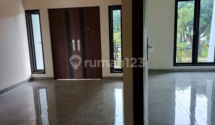 Rumah Mewah Renofasi Total Lima Menit ke Pintu Toll di Kota Wisata