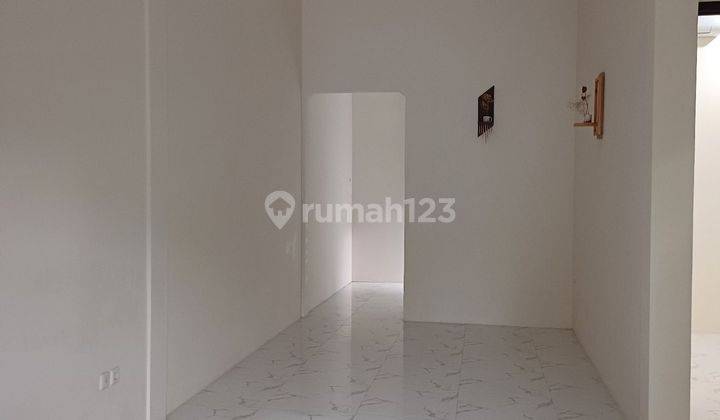 Rumah bagus baru siap renovasi hanya lima menit ke pintu toll di Legenda Wisata 2