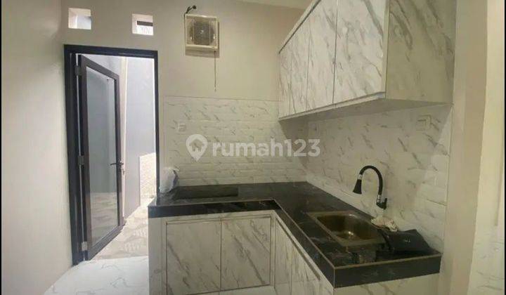 Rumah bagus baru siap renovasi hanya lima menit ke pintu toll di Legenda Wisata 1