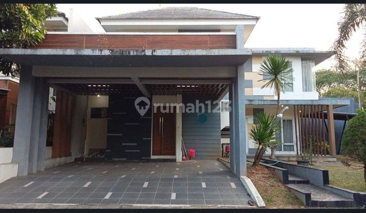 Rumah bagus di hook hanya lima menit ke pintu tol di Kota Wisata 2