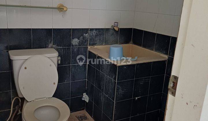 Rumah perlu renovasi di jual murah hanya lima menit ke pintu tol di Kota Wisata 2