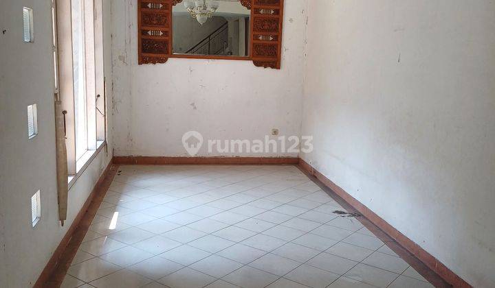 Rumah perlu renovasi di jual murah hanya lima menit ke pintu tol di Kota Wisata 1