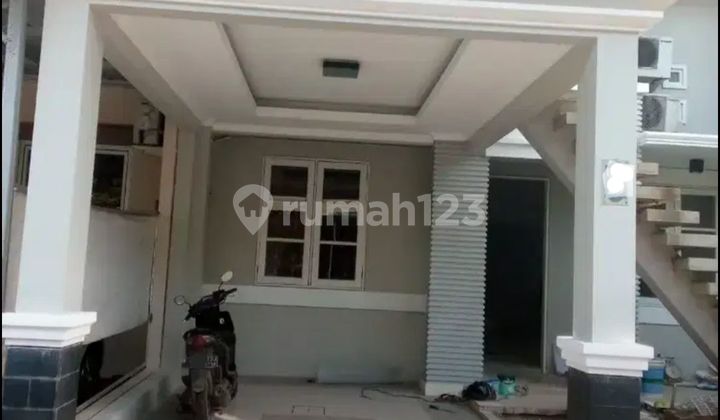 A nice house ready to live in just five minutes to the toll gate in Kota Wisata.