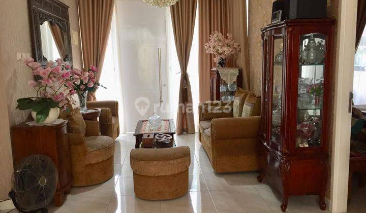 Rumah bagus di Boulevard Citra Grand hanya lima menit ke pintu toll 1