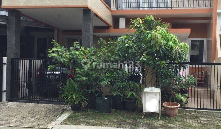 Rumah bagus di Boulevard Citra Grand hanya lima menit ke pintu toll 2