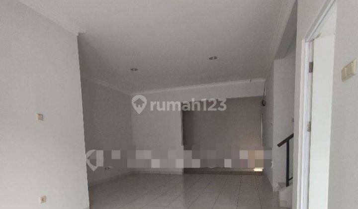 Rumah bagus baru siap di renofasi dan uda baja ringan di Kota Wisata 2