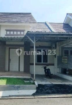 Rumah Bagus Furnis Siap Huni Hanya Lima Menit ke Pintu Tol di Kota Wisata