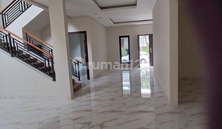 Rumah Mewah Renofasi Total Lima Menit ke Pintu Toll di Kota Wisata 2