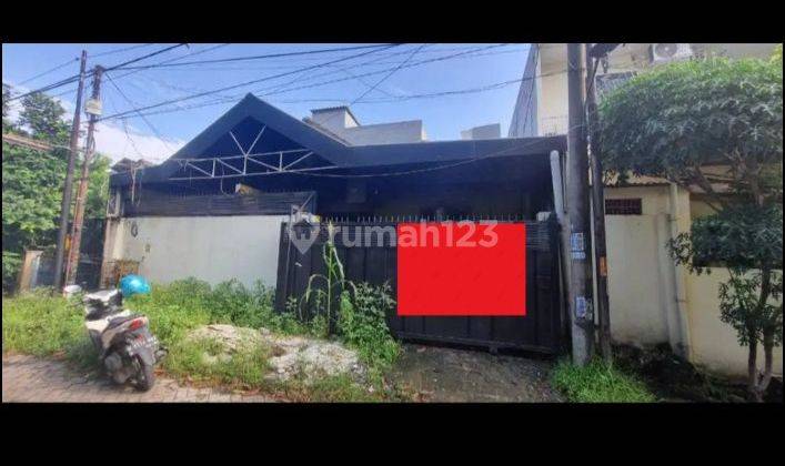 Dijual rumah delta sari indah paling depan dekat lapangan tenis dan ruko. Dekat jalan utama bungurasih