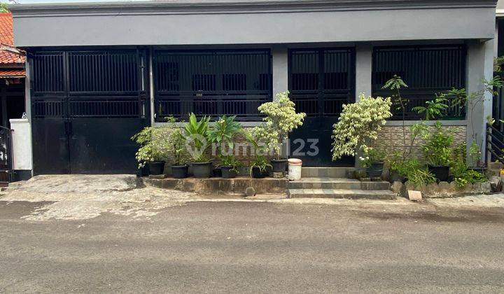 Rumah Nyaman Asri Siap Huni di Komplek Deplu 1