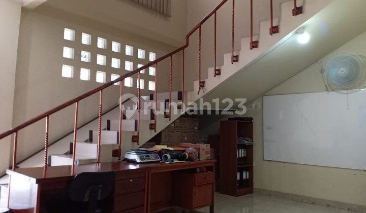 Dijual Rumah Besar bisa untuk usaha kost,kantor, klinik di jatinegara Dijual Rumah Besar bisa untuk usaha kost,kantor, klinik di jatinegara