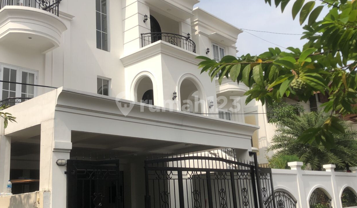 Dijual Rumah Mewah European Style dekat Pejaten Village Jakarta Selatan Dijual Rumah Mewah European Style dekat Pejaten Village Jakarta Selatan