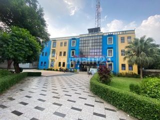 Gedung Serbaguna Dijual di Bekasi - Luas 2.643 M, Parkir Luas & Fasilitas Lengkap