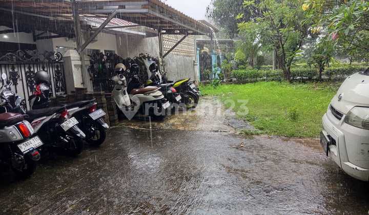 Rumah Asri Halaman Luas Duren Sawit Akses Jalan Lebar
