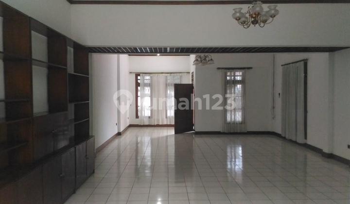 Dijual Rumah Luas Strategis di Tebet Timur Dalam – Akses Mudah  Garasi Besar