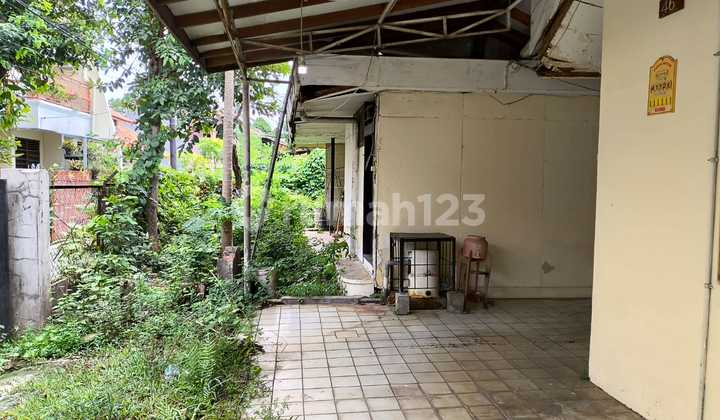 Dijual Rumah Hitung Tanah  Salemba Tengah - Jakarta Pusat, Dekat UI & RS St. Carolus  Harga di Bawah NJOP - Lokasi Super Strategis di Tengah Kota! 2