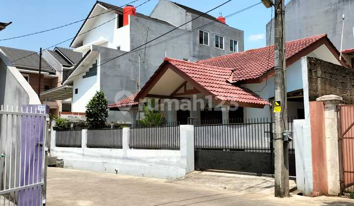 Charming Comfortable House in AL Complex, Just a Step Away from Jatibening Toll Gate