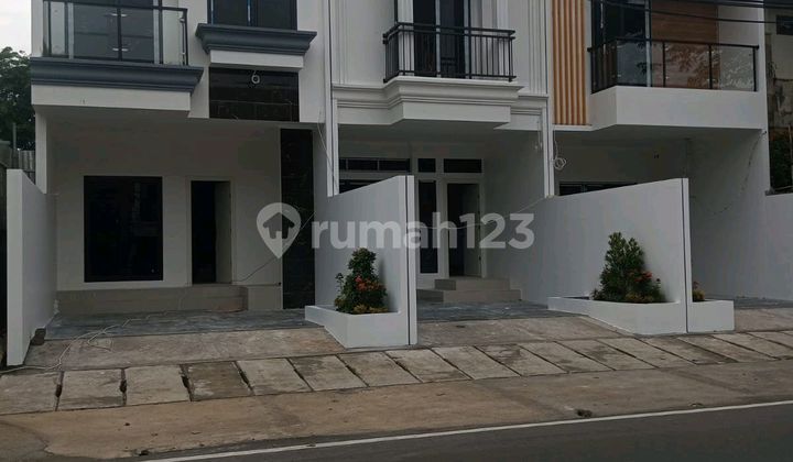 Rumah Mewah 2 Lantai di Lagura Dekat Pusat Kuliner