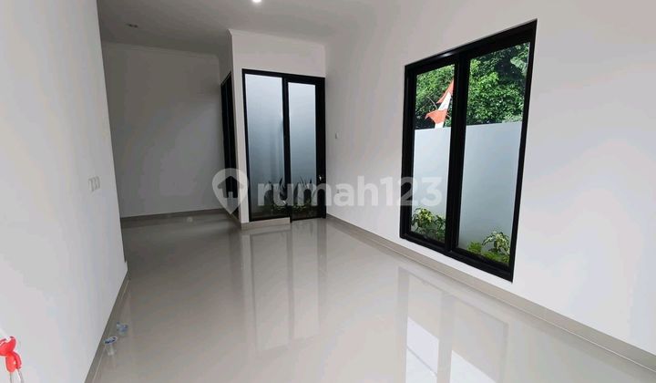 Luxury House in Setia Budi, South Jakarta, Strategic Location