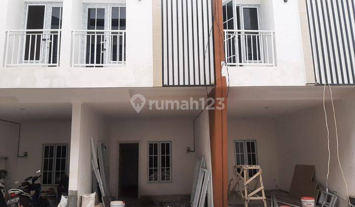 Rumah megah mellenia di belakang Hotel masoni dan perkantoran jakarta timur