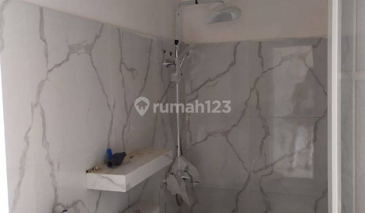 Rumah cantik 2 lantai dengan interior dalamnya klasik mewah daerah jakarta timur 5