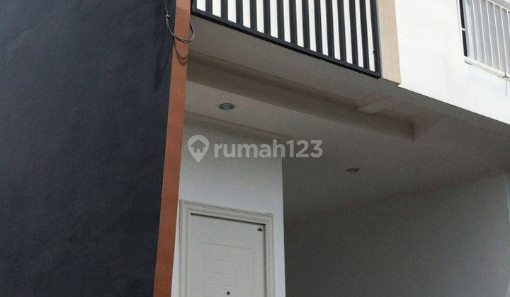 Di   Rumah  2 lantai  Mewah Cempaka Putih Barat 1
