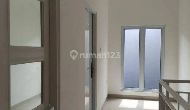Di   Rumah  2 lantai  Mewah Cempaka Putih Barat 5