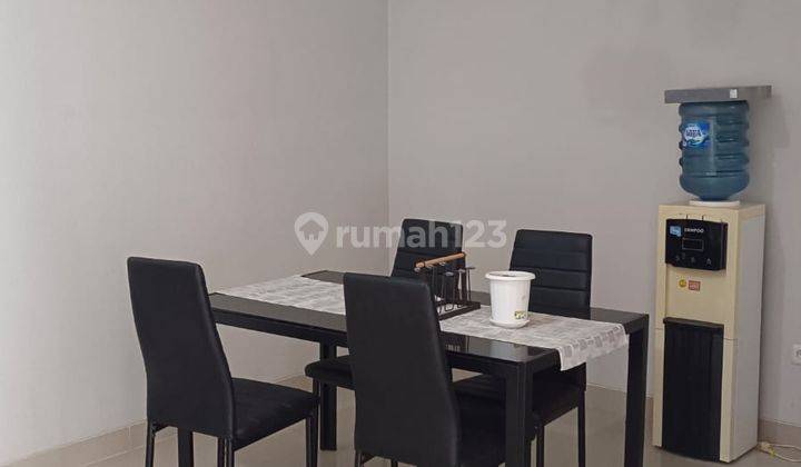 Di   Rumah  2 lantai  Mewah Cempaka Putih Barat 9