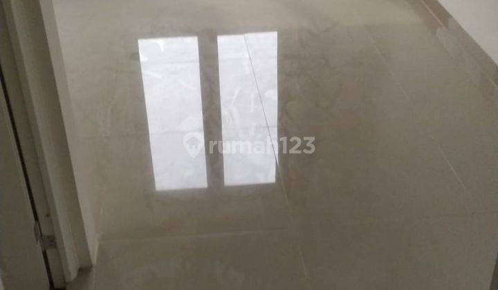 RUMAH MODEREN 2 LANTAI SHM DI CEMPAKA PUTIH BARAT 2