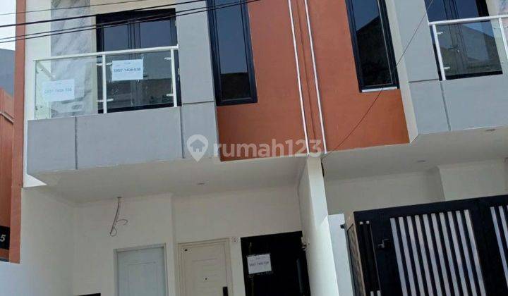 RUMAH MEWAH 2 LANTAI DI KOMPLEK CEMPAKA PUTIH TENGAH 1