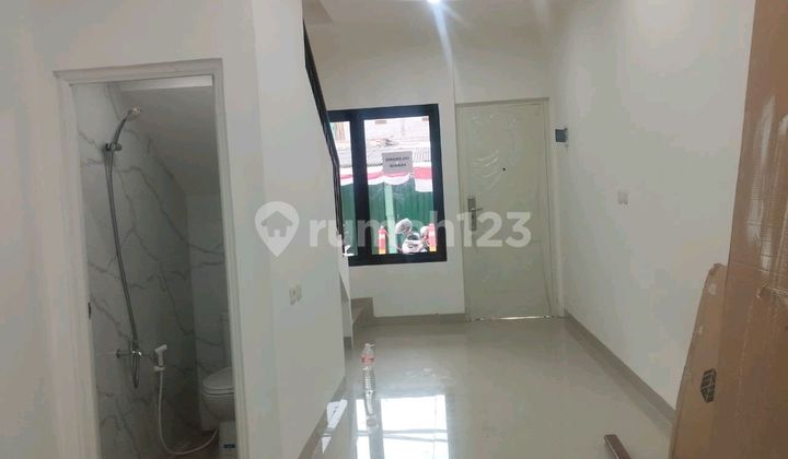 Rumah Batu Tulis Di Pusat Kota Bisnis 2