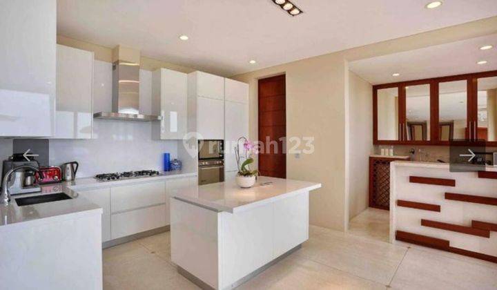 Dijual villa mewah dengan pemandangan laut yang indah