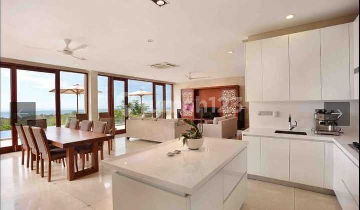 Dijual villa mewah dengan pemandangan laut yang indah