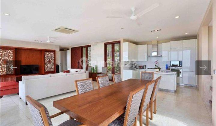 Dijual villa mewah dengan pemandangan laut yang indah