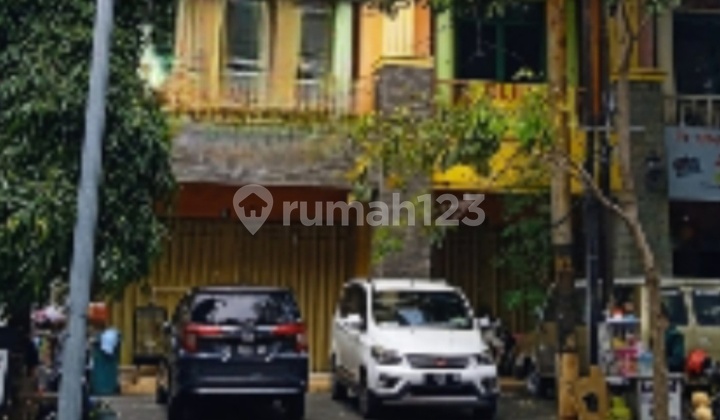 Price of shops on Jaksa Agung Suprapto Street, strategic location, 3 shops available. 2