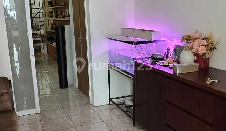 Rumah Muara Karang 6x20 2 Lantai Rapi Siap Huni