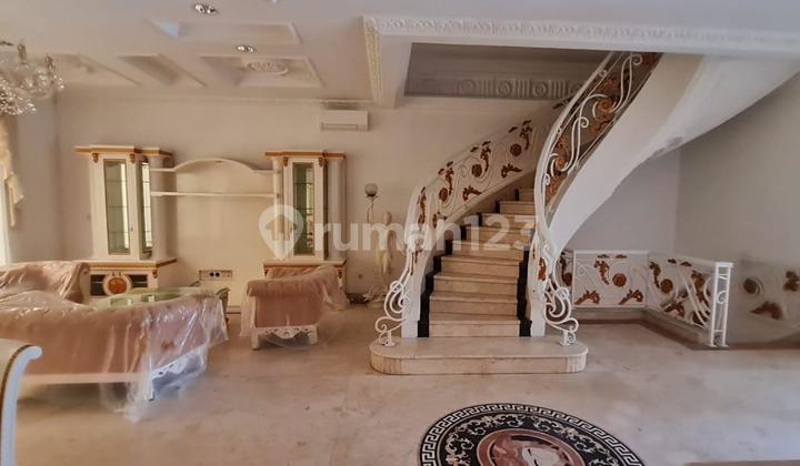 Rumah Pantai Indah Kapuk 8X23 3 Lantai Classic