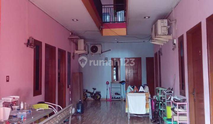 Rumah Kos siap huni selalu penuh dekat jalan raya di Jatiwaringin 2