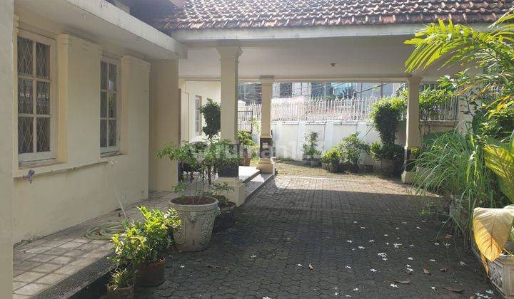 Rumah di 
pinggir jalan raya proklamasi  menteng, 
jakpus
 1