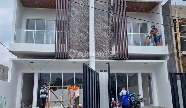 Rumah di  Brand New
Menara 
Kav.DKI Meruya Selatan
Jakarta Barat 1