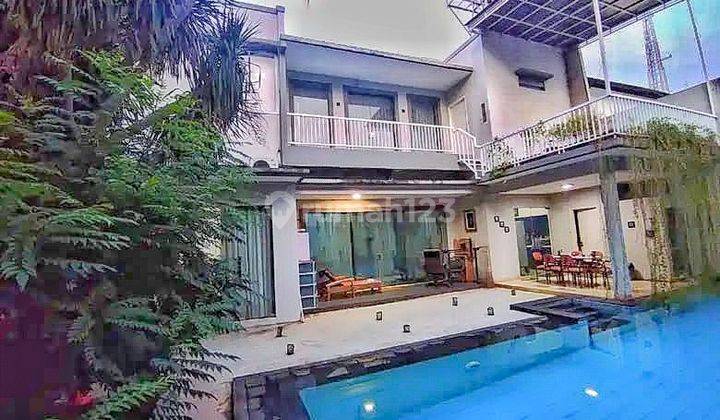 Rumah kolam renang di  Perumahan Villa Arteri, Kebon Jeruk. Jakarta Barat 2